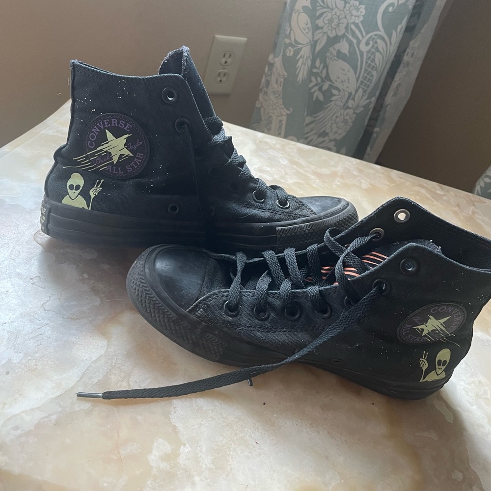 Black Alien Space high top Converse glow in the dark - Picture 2 of 9
